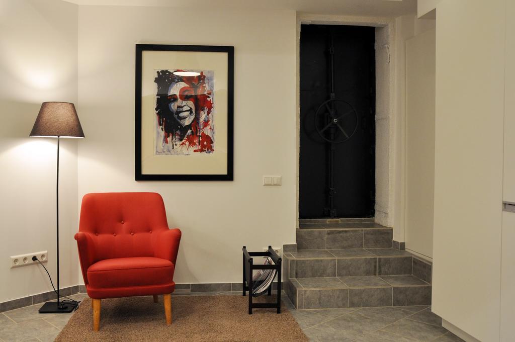 Bomb Shelter Apartment VNO Oda fotoğraf